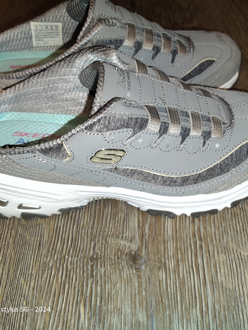 SKECHERS D'Lites women's Low Top Slip On Sneakers Gray Silver White Memory Foam
